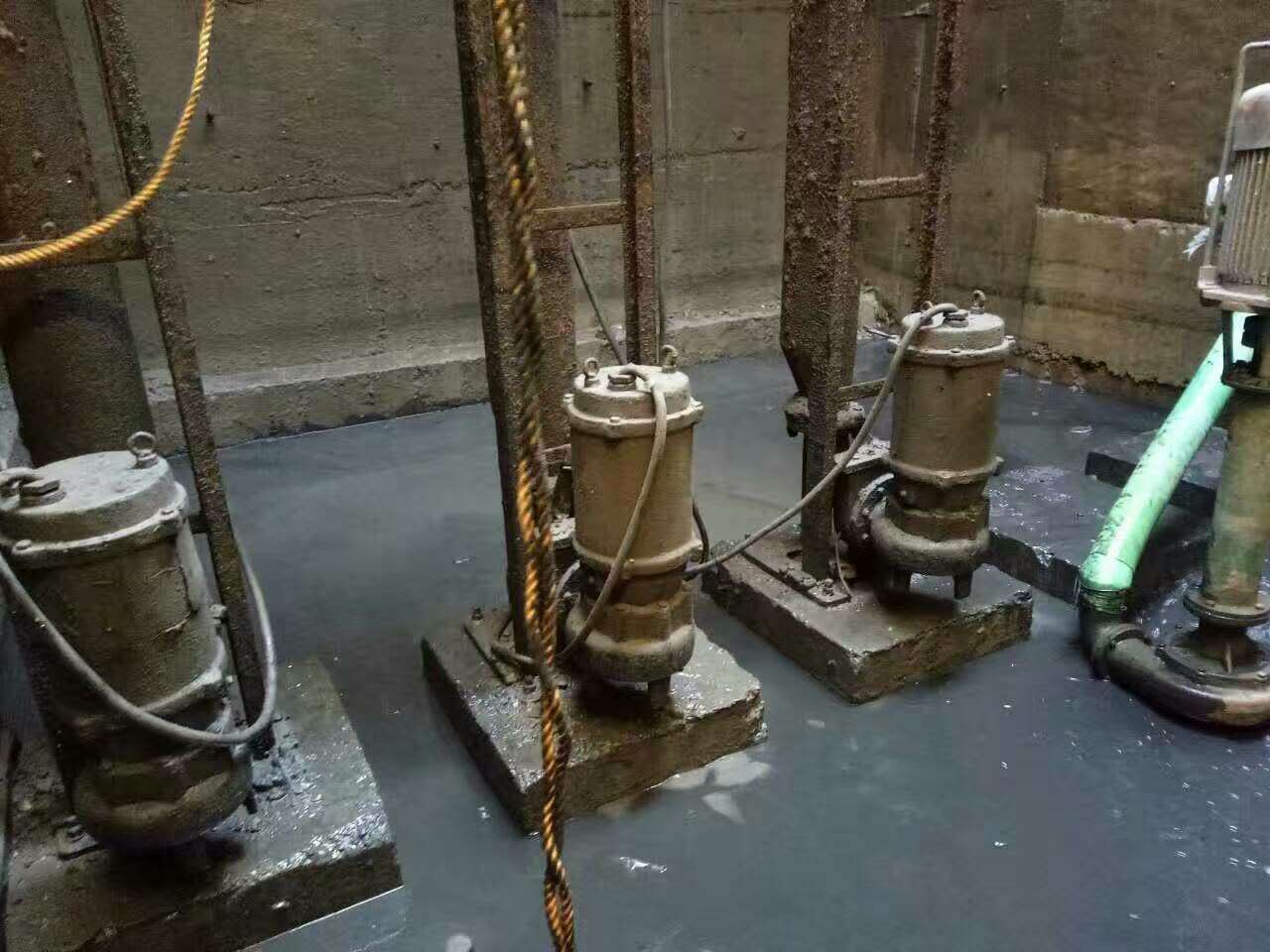 清涧污水池清理